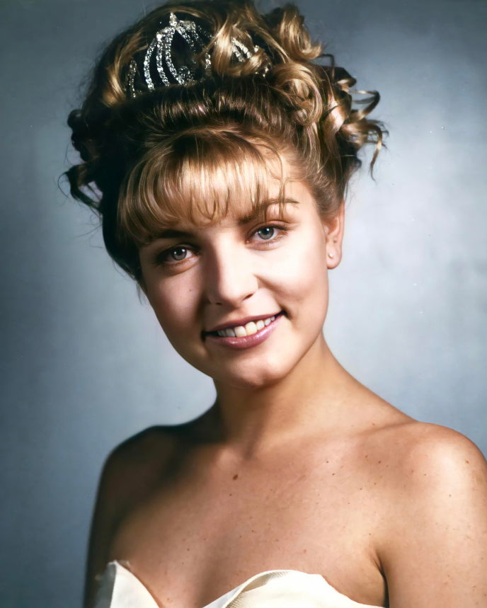 Laura Palmer in a prom queen photograph.